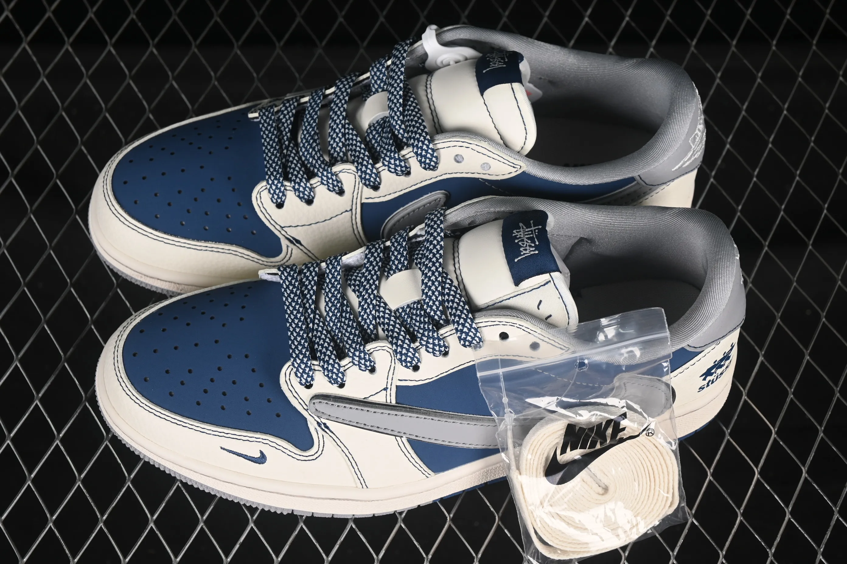 All categories Air Jordan Jordan series basketball shoes Air Jordan 1 Low High-end customized low-top sneakers Travis Scott x Fragment Design x Air Jordan 1 Low OG SP AJ1 Stussi co-branded double gray hook low-top cultural casual sneakers ZH2598-245